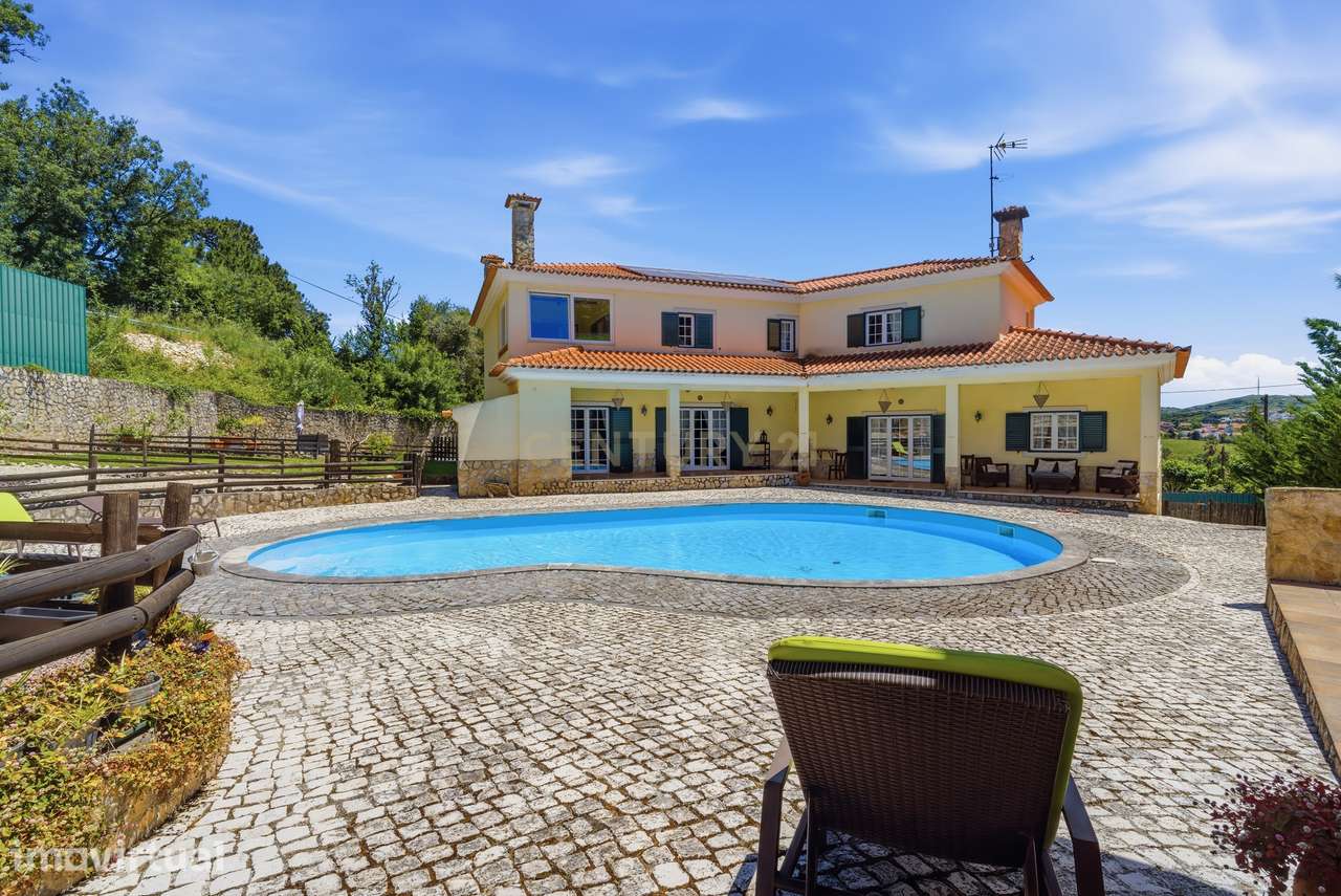 Moradia com piscina e 5 quartos - Grande imagem: 2/49