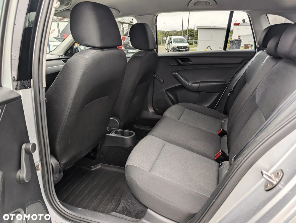 Skoda RAPID 1.2 TSI Ambition - 17