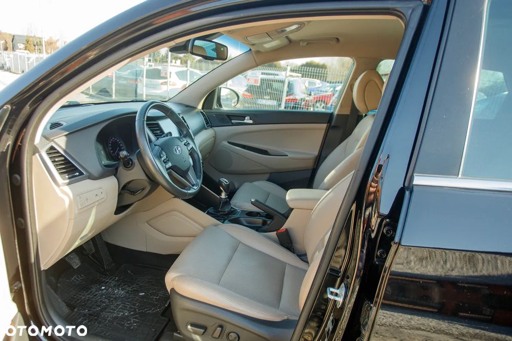 Hyundai Tucson 1.6 GDI BlueDrive Style 2WD - 23