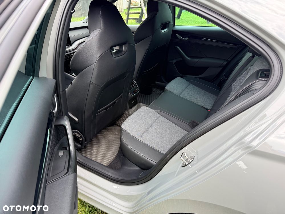 Skoda Octavia 2.0 TDI Sportline DSG - 25