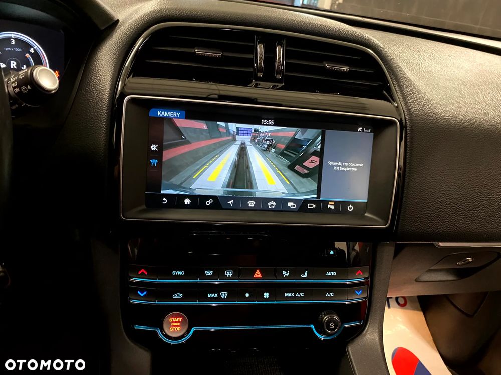 Jaguar F-Pace 20d R-Sport - 21