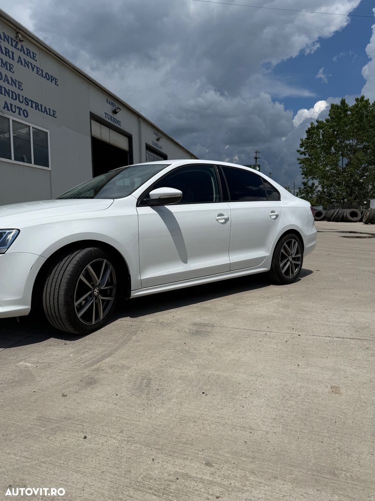 Volkswagen Jetta 2.0 TDI Comfortline - 4