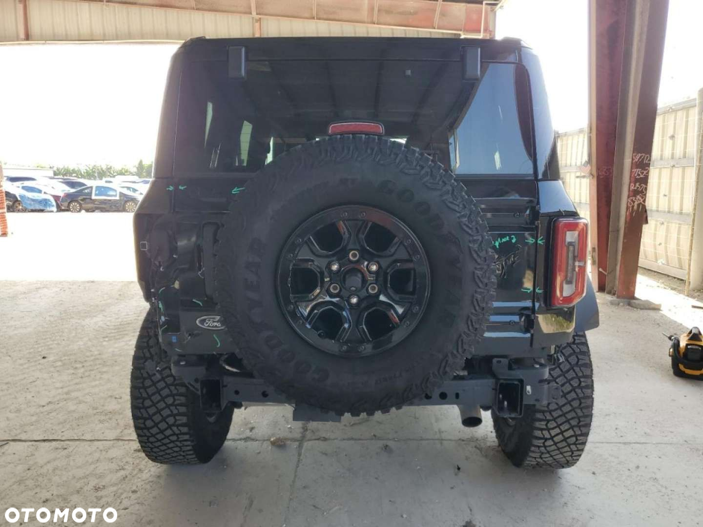 Ford Bronco - 7