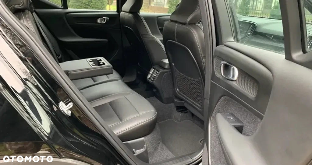 Volvo XC 40 T4 AWD R-Design - 32