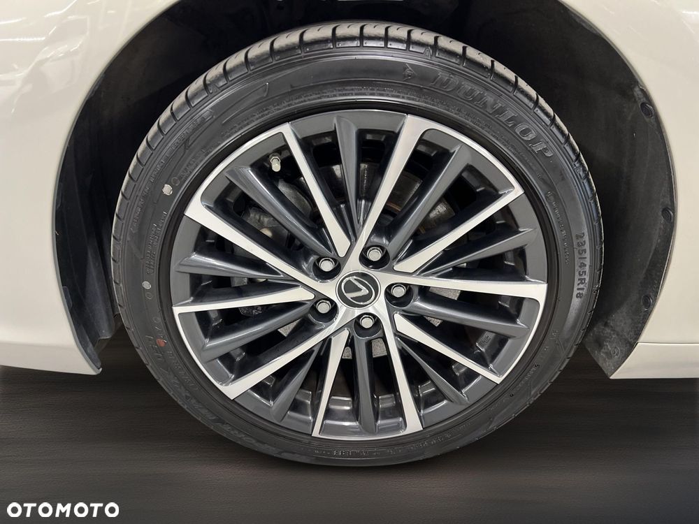 Lexus ES 300h Business Edition - 18