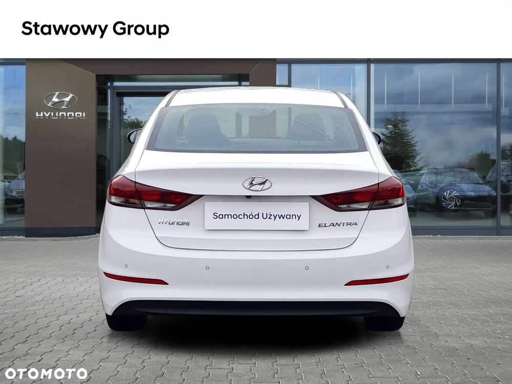 Hyundai Elantra 1.6 Comfort - 4