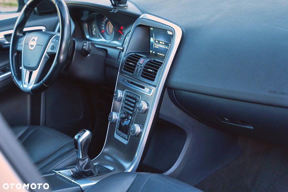 Volvo XC 60 D4 Momentum - 29