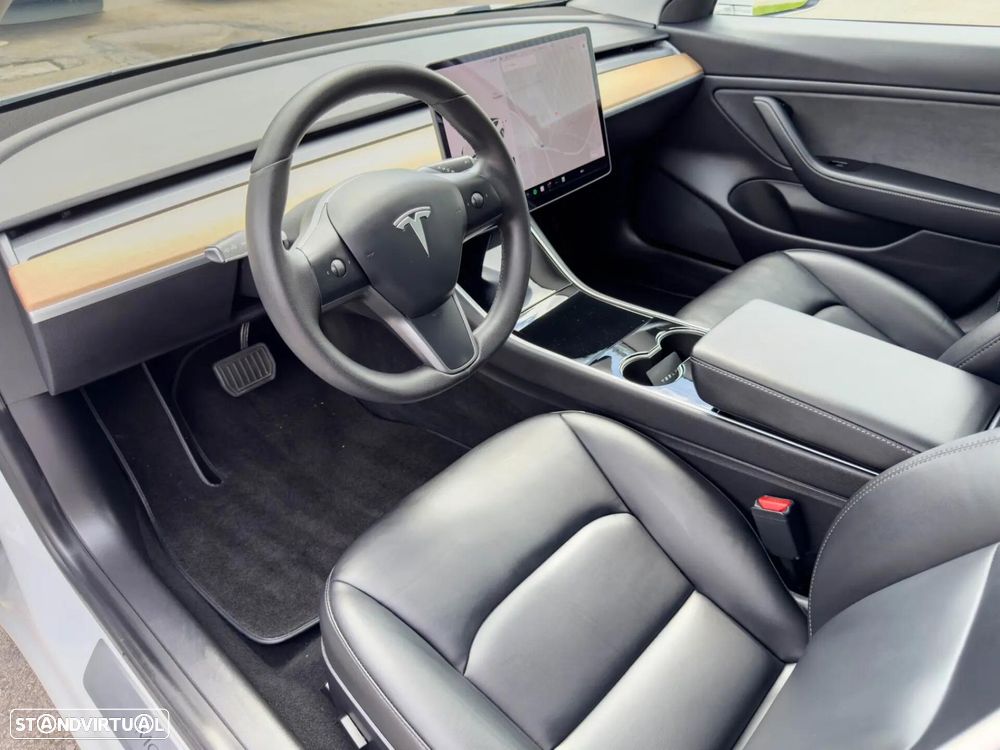 Tesla Model 3 - 7