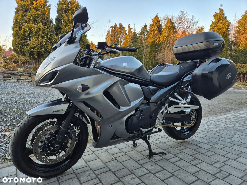 Suzuki GSX - 12