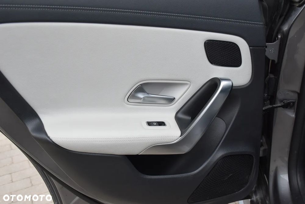 Mercedes-Benz CLA 200 d AMG Line 8G-DCT - 37