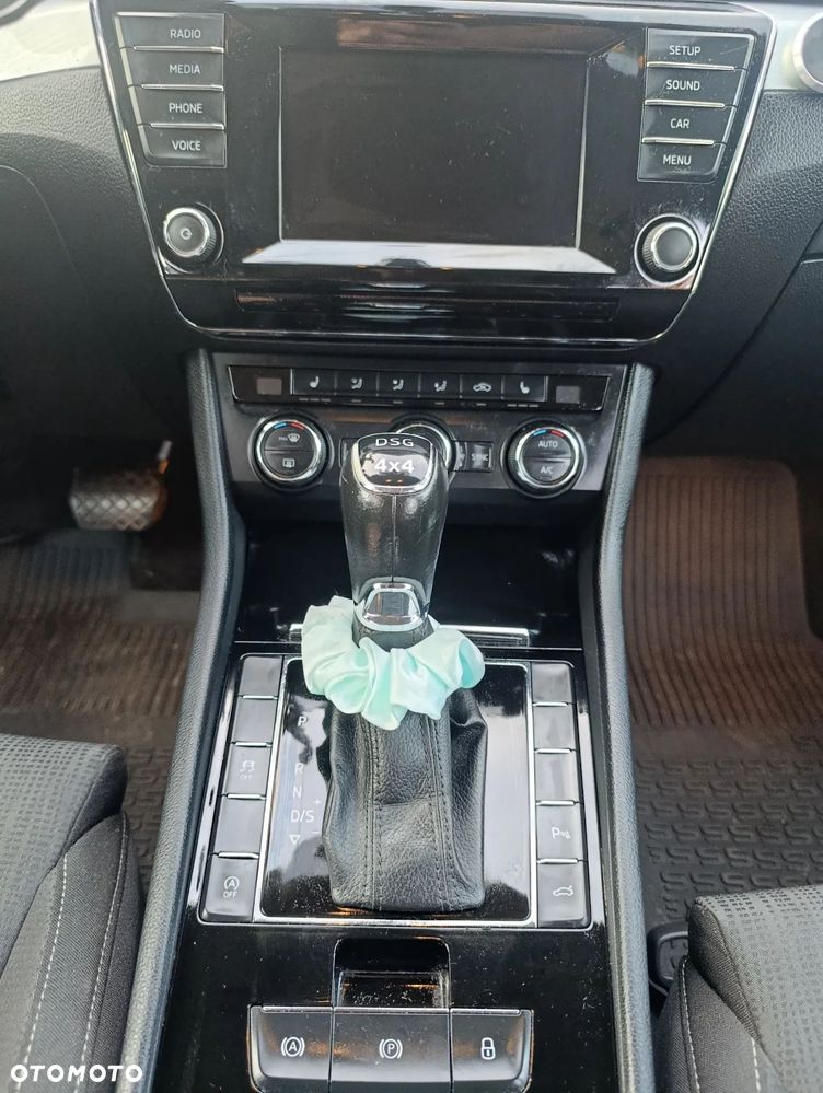Skoda Superb 2.0 TDI 4x4 Sportline DSG - 14