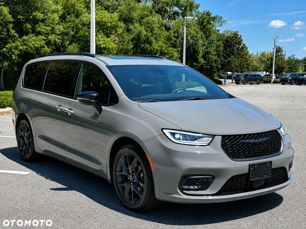 Chrysler Pacifica - 1