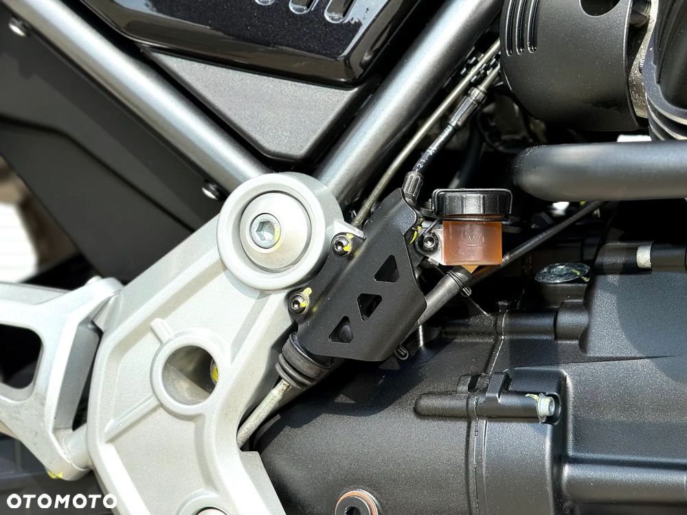 Moto Guzzi V85 - 36