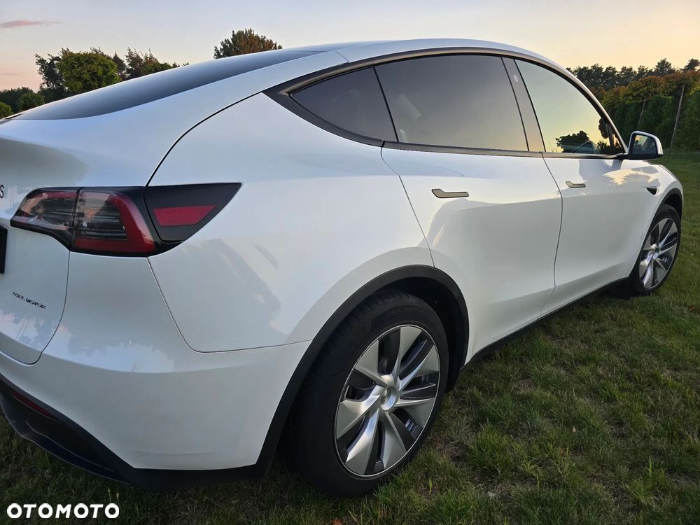 Tesla Model Y - 7