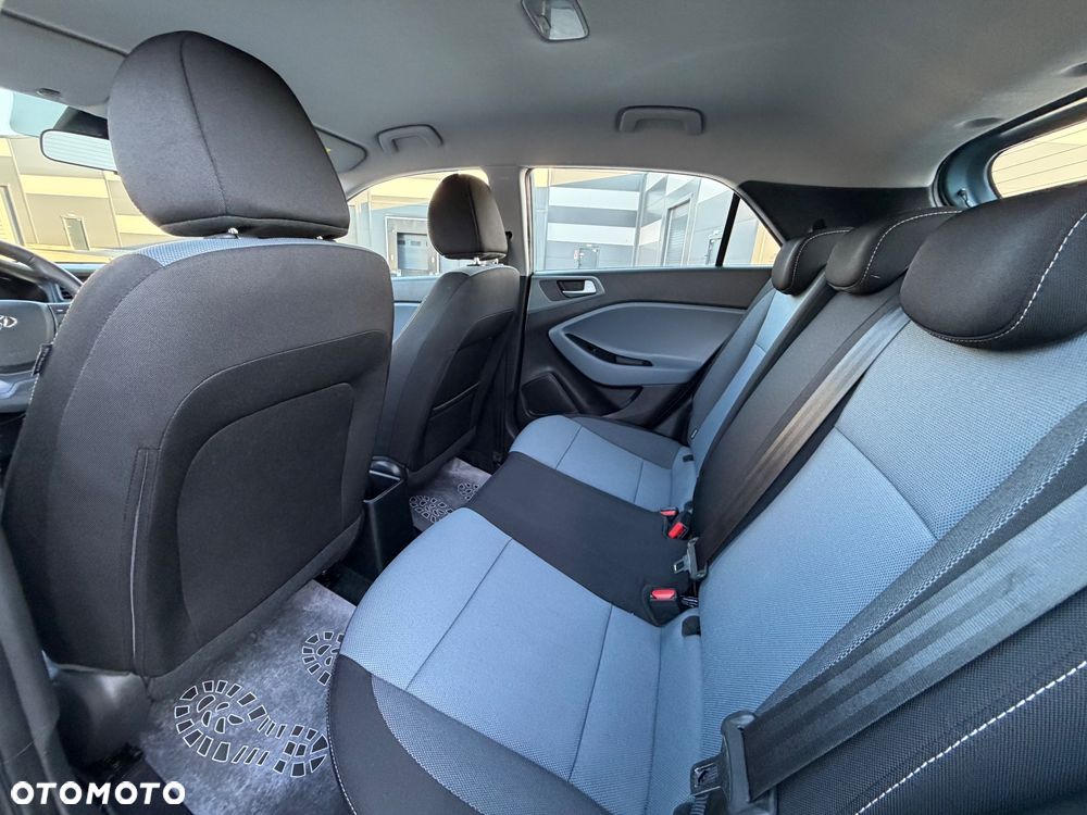 Hyundai i20 1.4 Comfort EU5 - 18