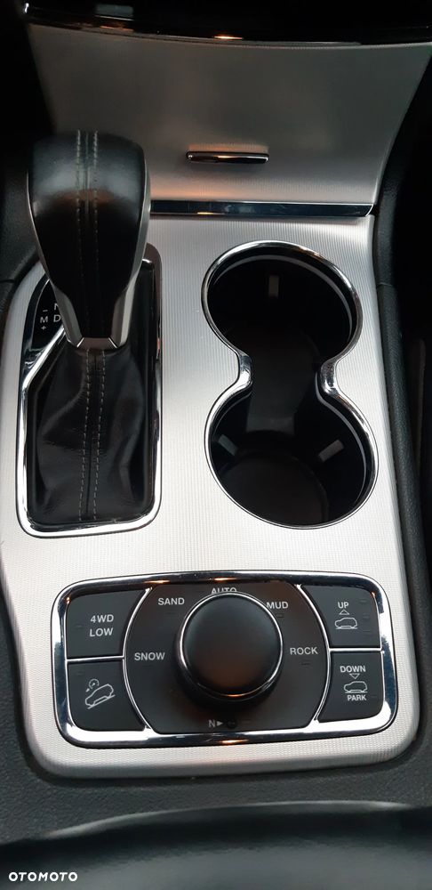 Jeep Grand Cherokee - 25