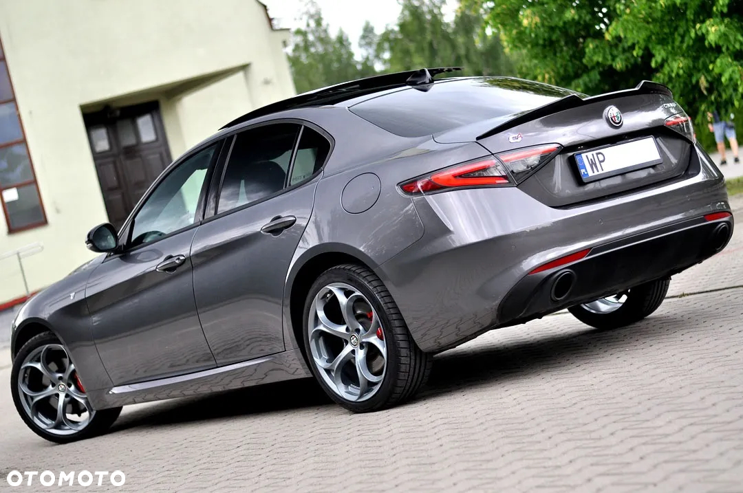 Alfa Romeo Giulia 2.0 Turbo 16V AT8-Q4 Ti - 4
