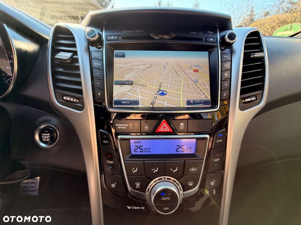 Hyundai i30 1.6 GDI Premium - 17