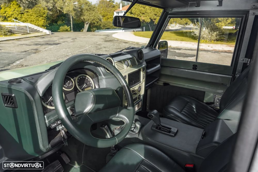 Land Rover Defender - 15