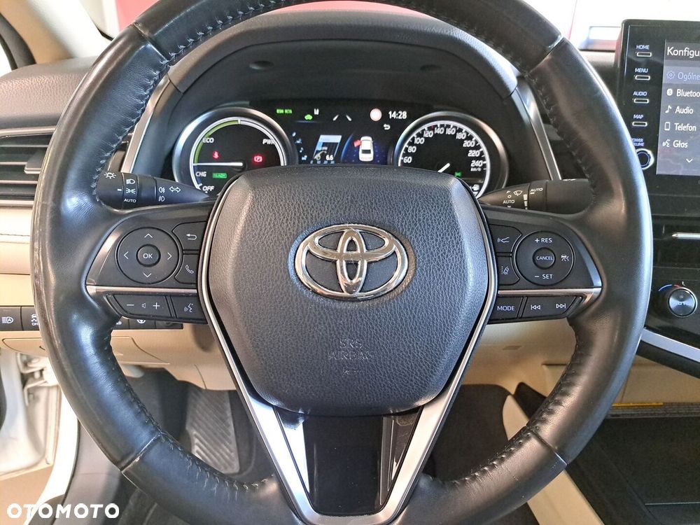 Toyota Camry 2.5 Hybrid Executive CVT - 32