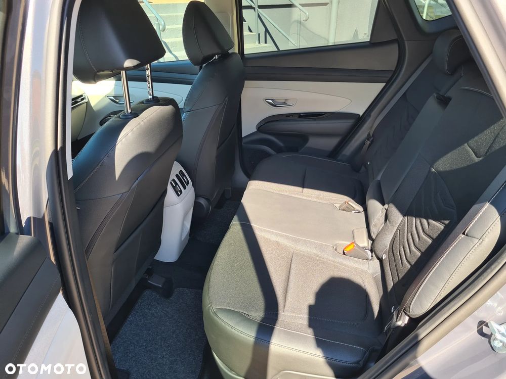 Hyundai Tucson 1.6 T-GDi HEV Executive 2WD - 12