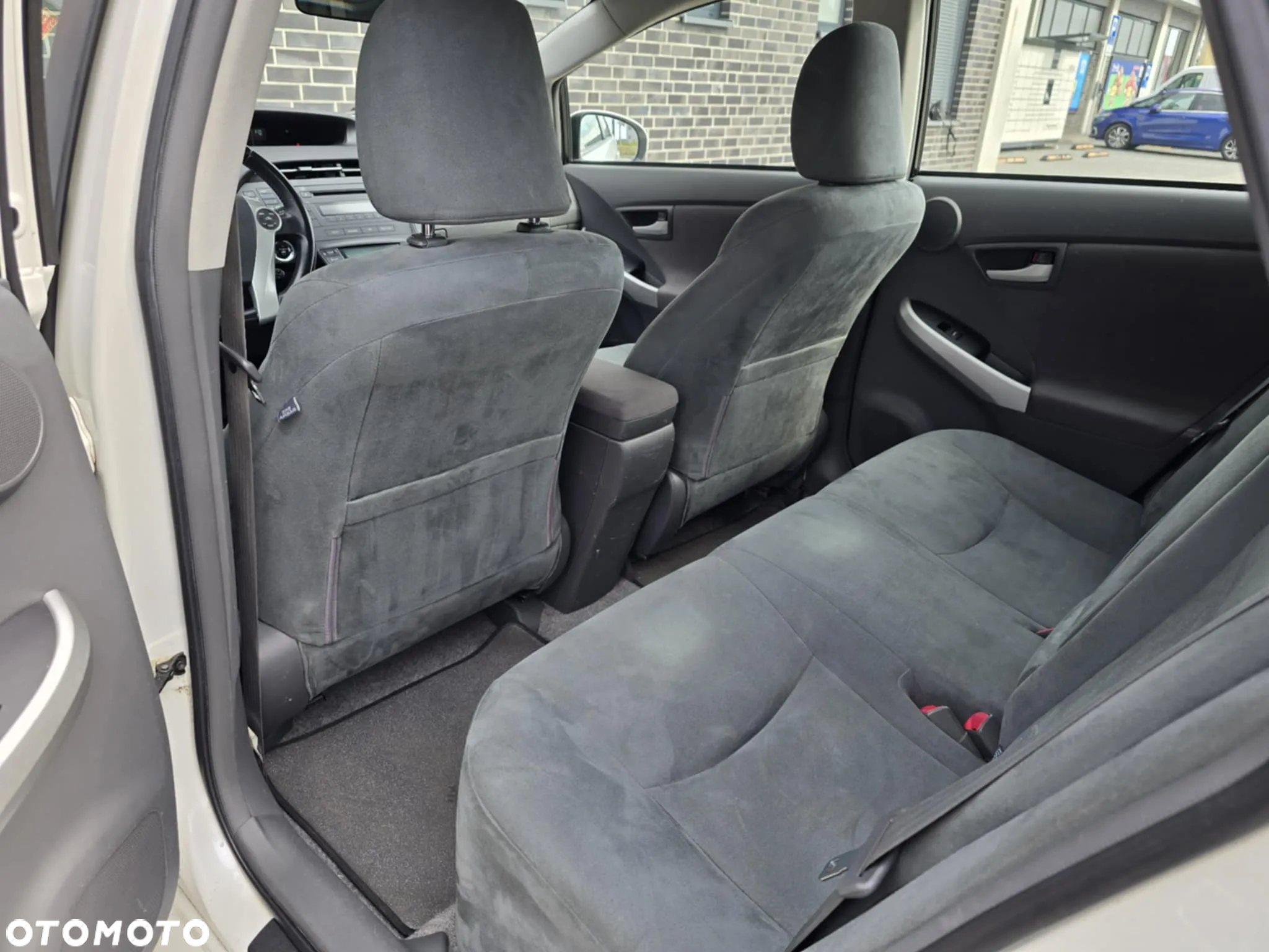 Toyota Prius (Hybrid) Executive - 26