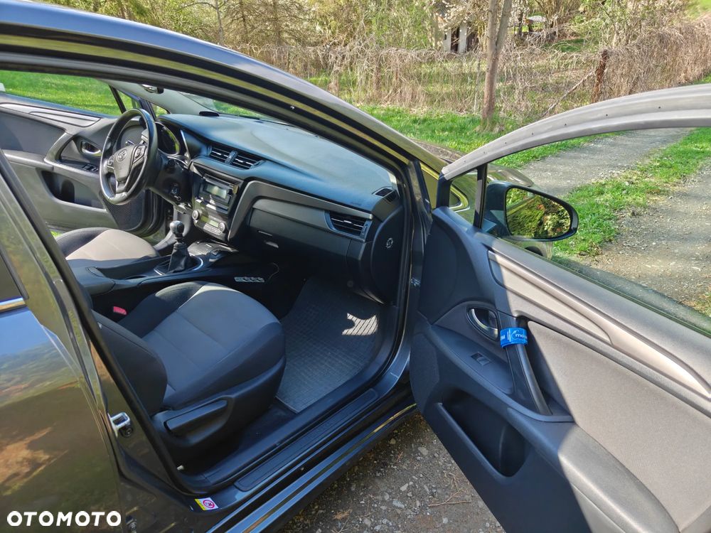 Toyota Avensis 1.6 D-4D Active - 8