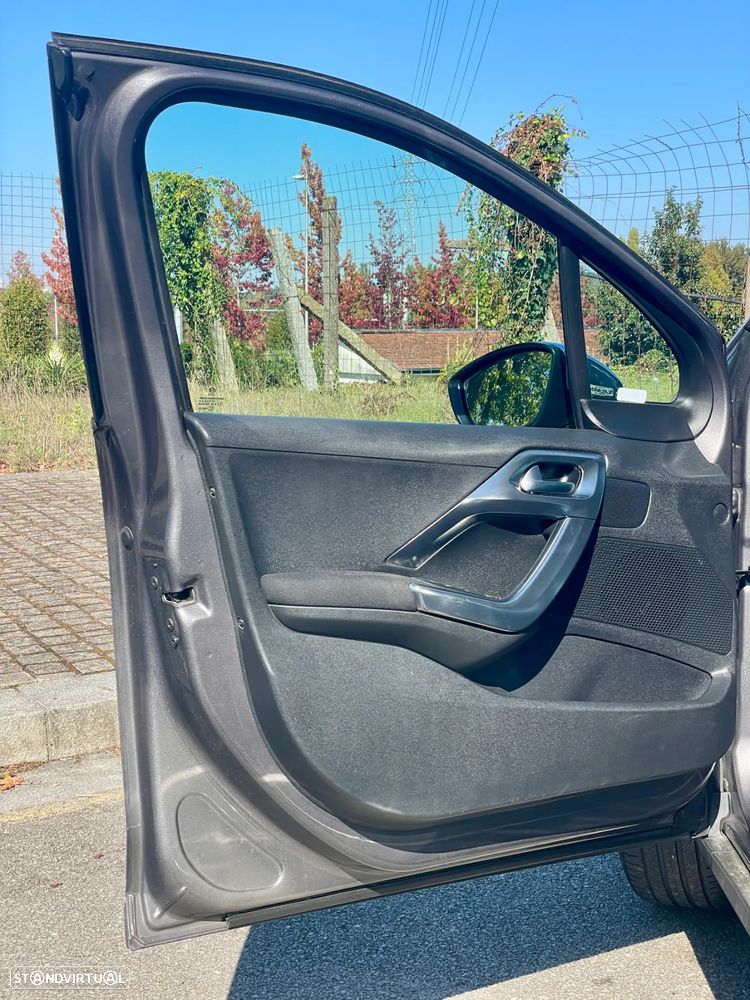 Peugeot 2008 1.6 e-HDi Allure 2-Tronic - 19