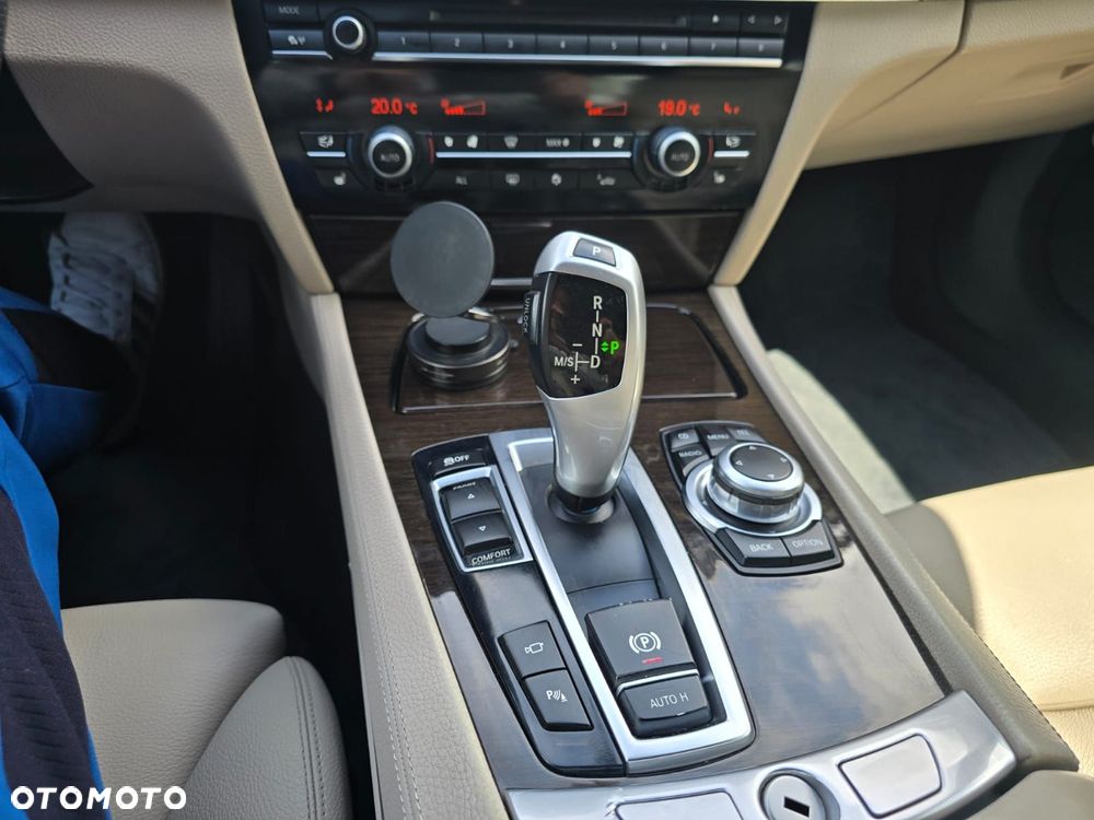 BMW Seria 7 740d - 16