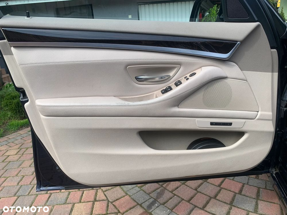 BMW Seria 5 530d xDrive - 11