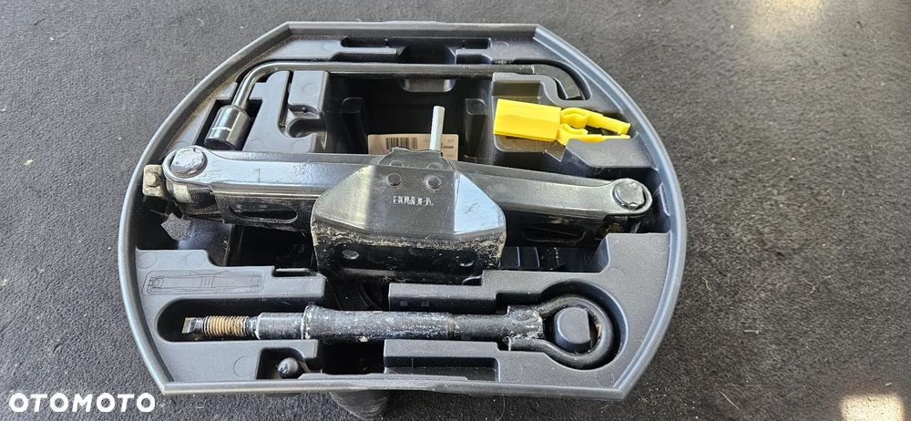 Wkład koła zapasowego lewarek ucho klucz Citroen C4 Peugeot 208 308 3008 - 1