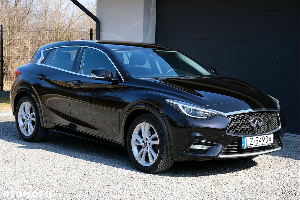 Infiniti Q30 - 14
