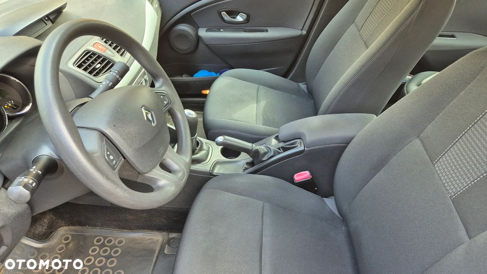 Renault Fluence 1.6 16V Expression Euro5 - 11