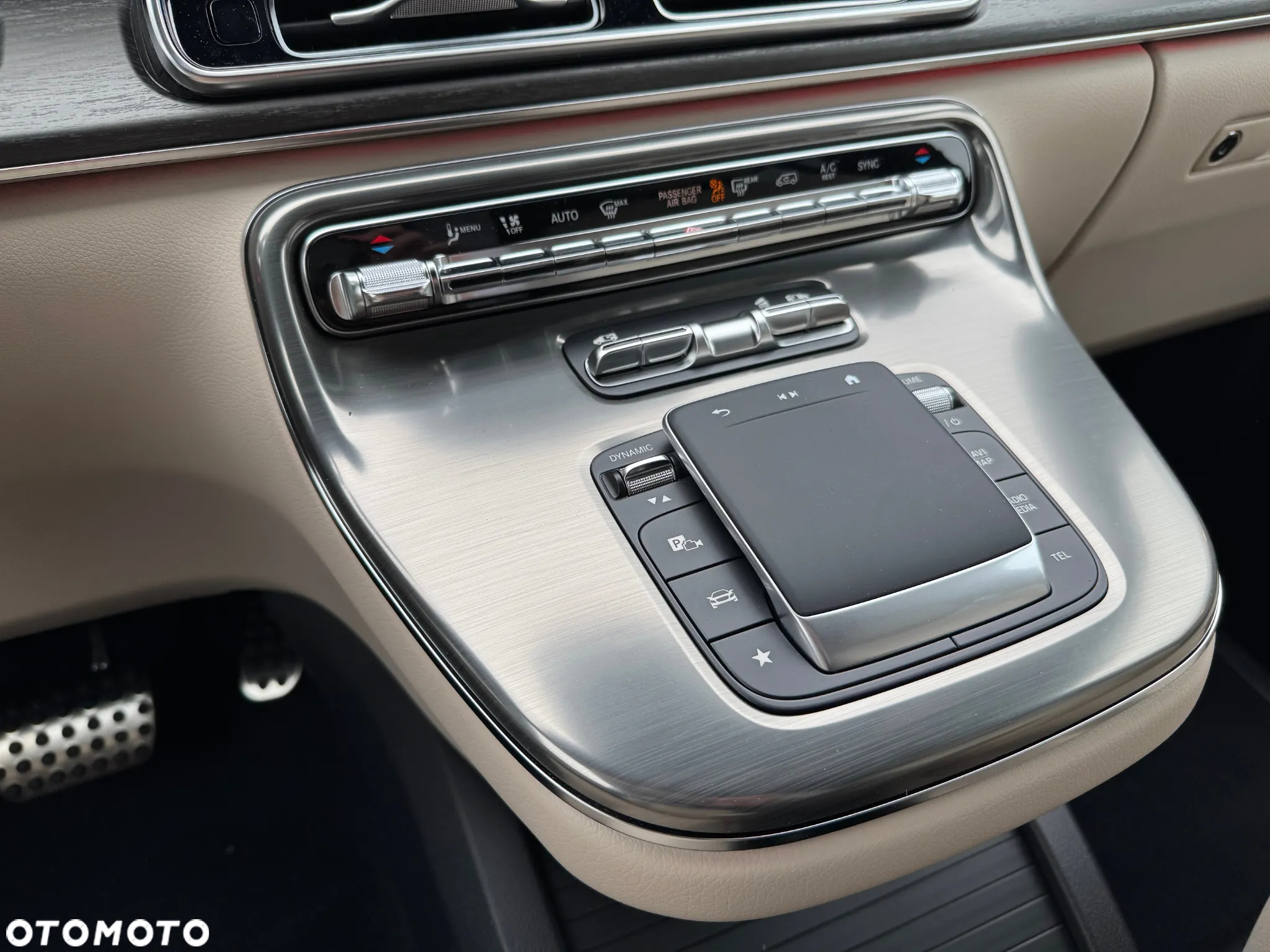 Mercedes-Benz Klasa V 300 d 4-Matic Exclusive 9G-Tronic (d³ugi) - 14