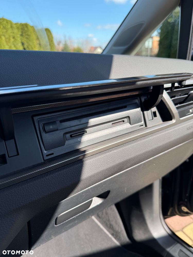 Volkswagen Touran 2.0 TDI SCR DSG Join - 35