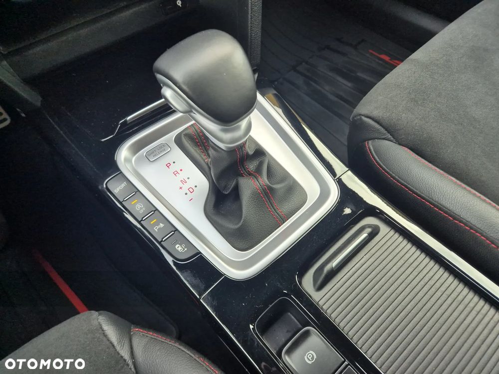 Kia ProCeed 1.6 T-GDI GT DCT - 11