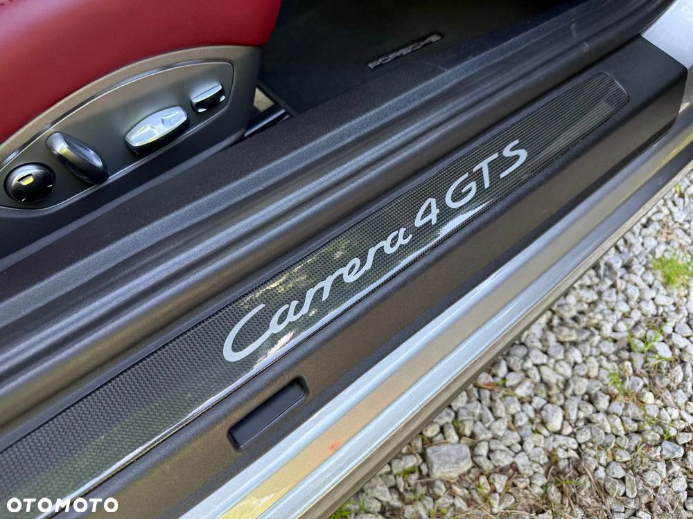 Porsche 911 Carrera 4 GTS PDK - 35