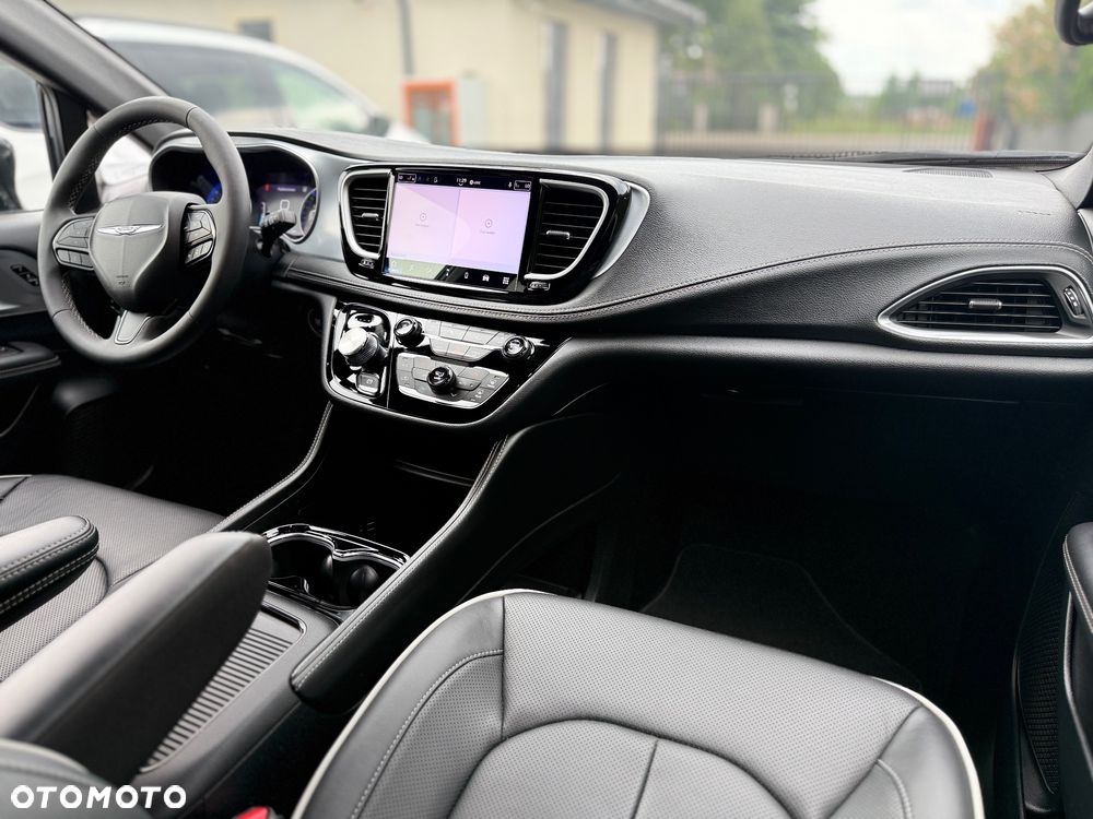 Chrysler Pacifica - 17