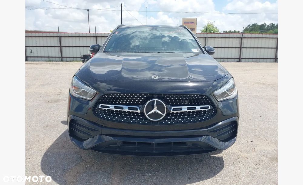 Mercedes-Benz GLA - 2