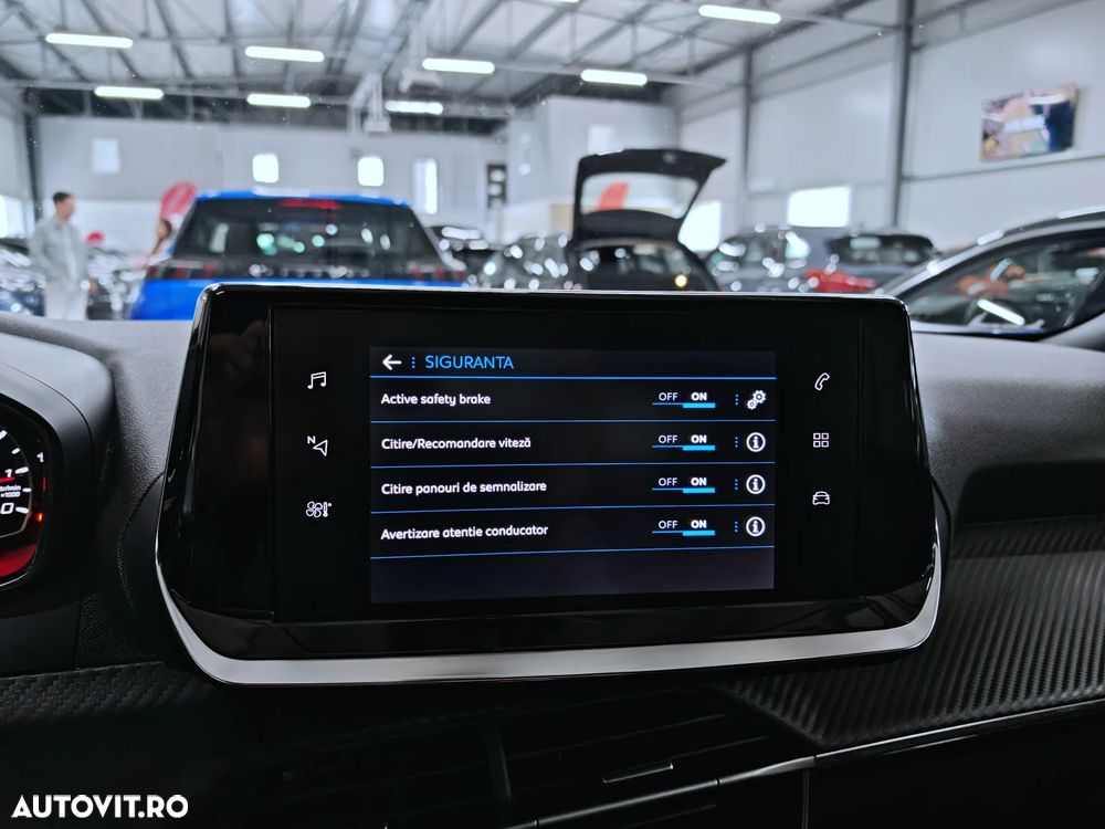 Peugeot 2008 PureTech 130 EAT8 Allure - 18