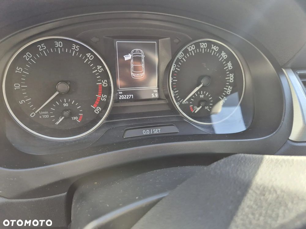 Skoda RAPID - 12