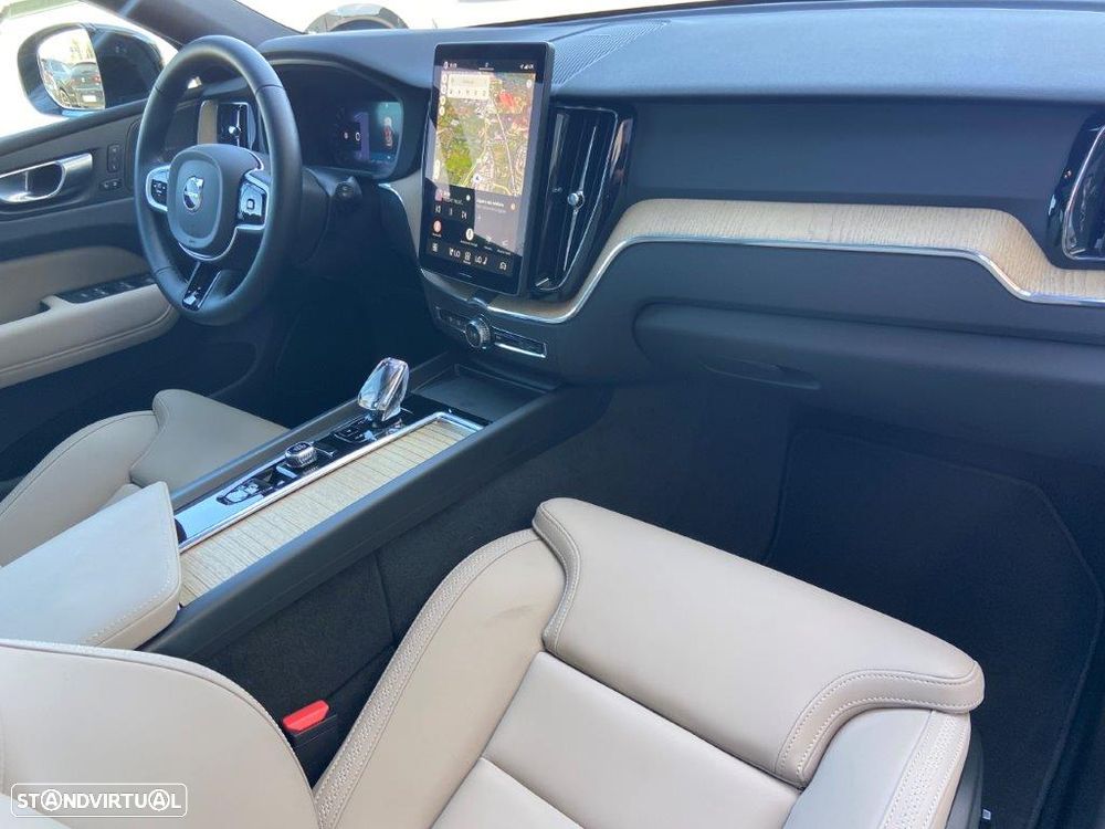Volvo XC 60 2.0 T6 PHEV Plus Dark - 8