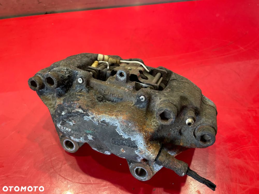 Mercedes W140 6 litrów zacisk prawy przód - 5
