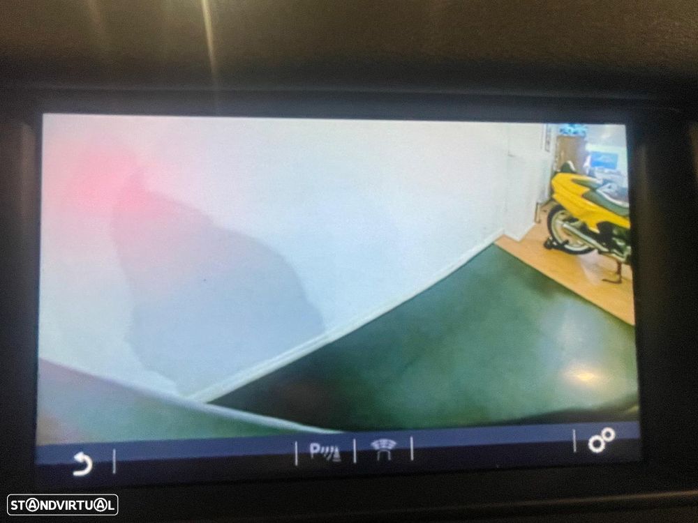 Land Rover Discovery Sport 2.0 TD4 HSE Luxury 7L Auto - 51