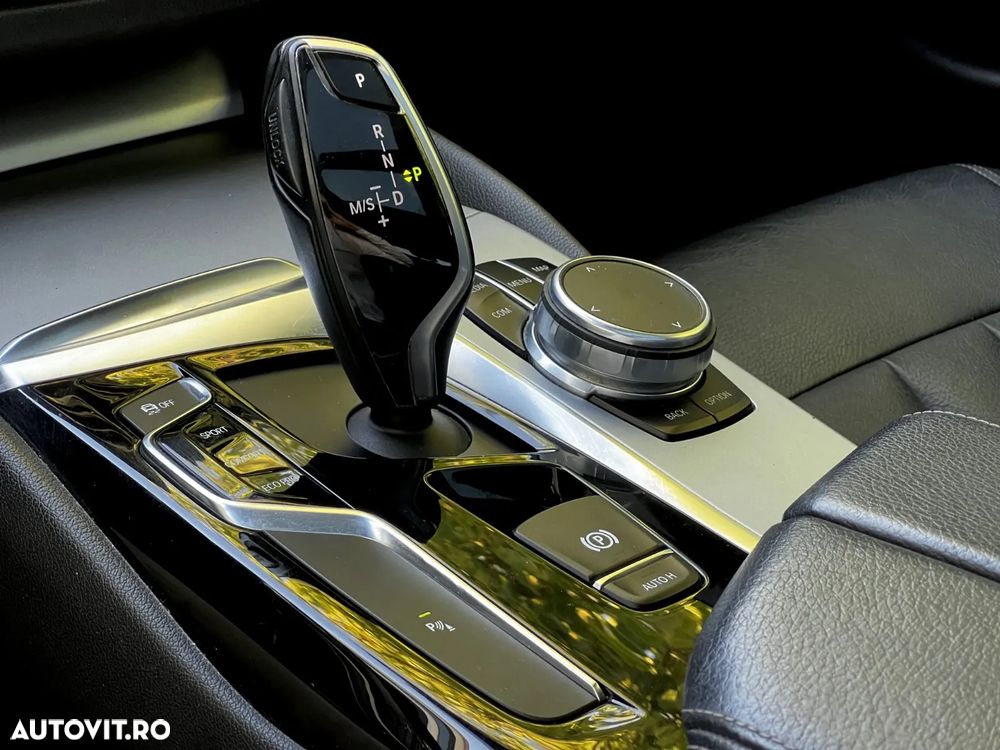 BMW Seria 5 520d AT - 13