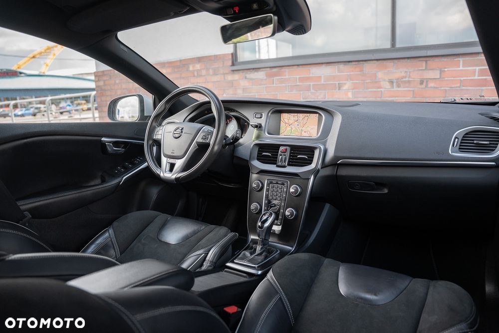Volvo V40 T3 Geartronic RDesign - 24