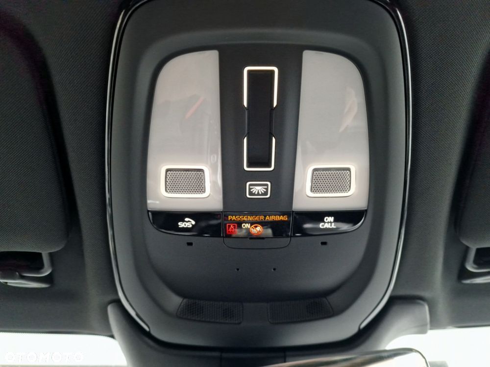 Volvo V90 T8 AWD Plug-In Hybrid R-Design - 28