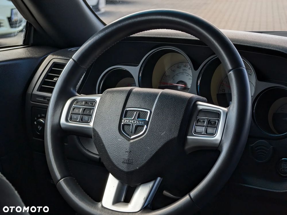 Dodge Challenger - 30