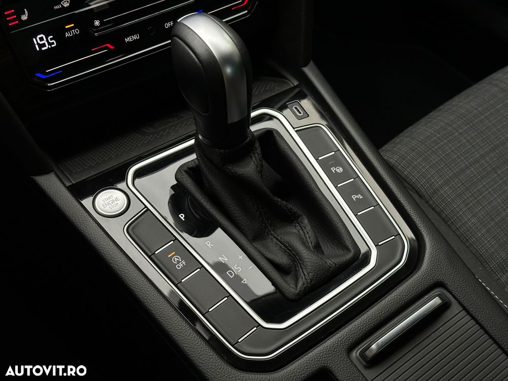 Volkswagen Passat - 11