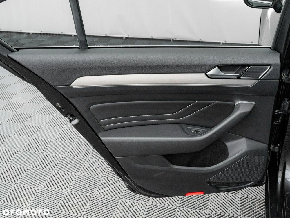Volkswagen Passat 2.0 TDI Elegance DSG - 23